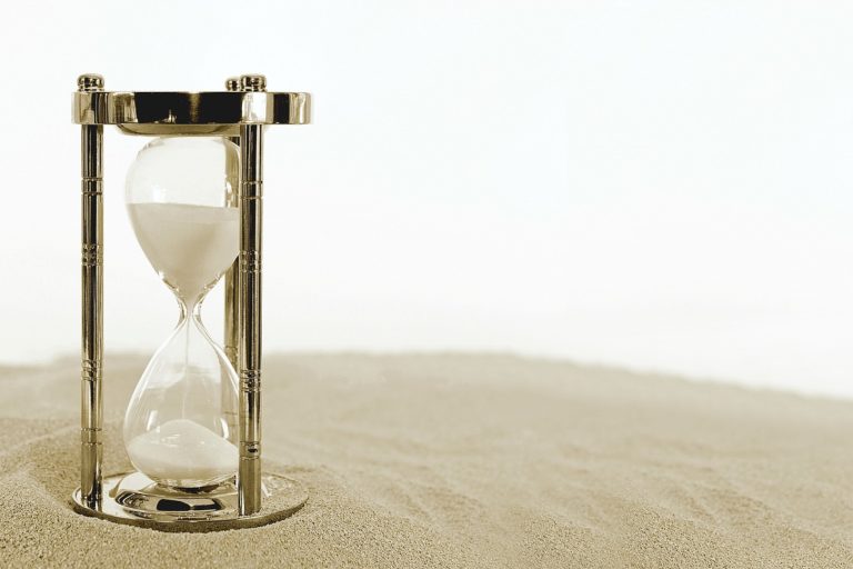 5d595ef8dc65b8903700ca95 last minute news hourglass