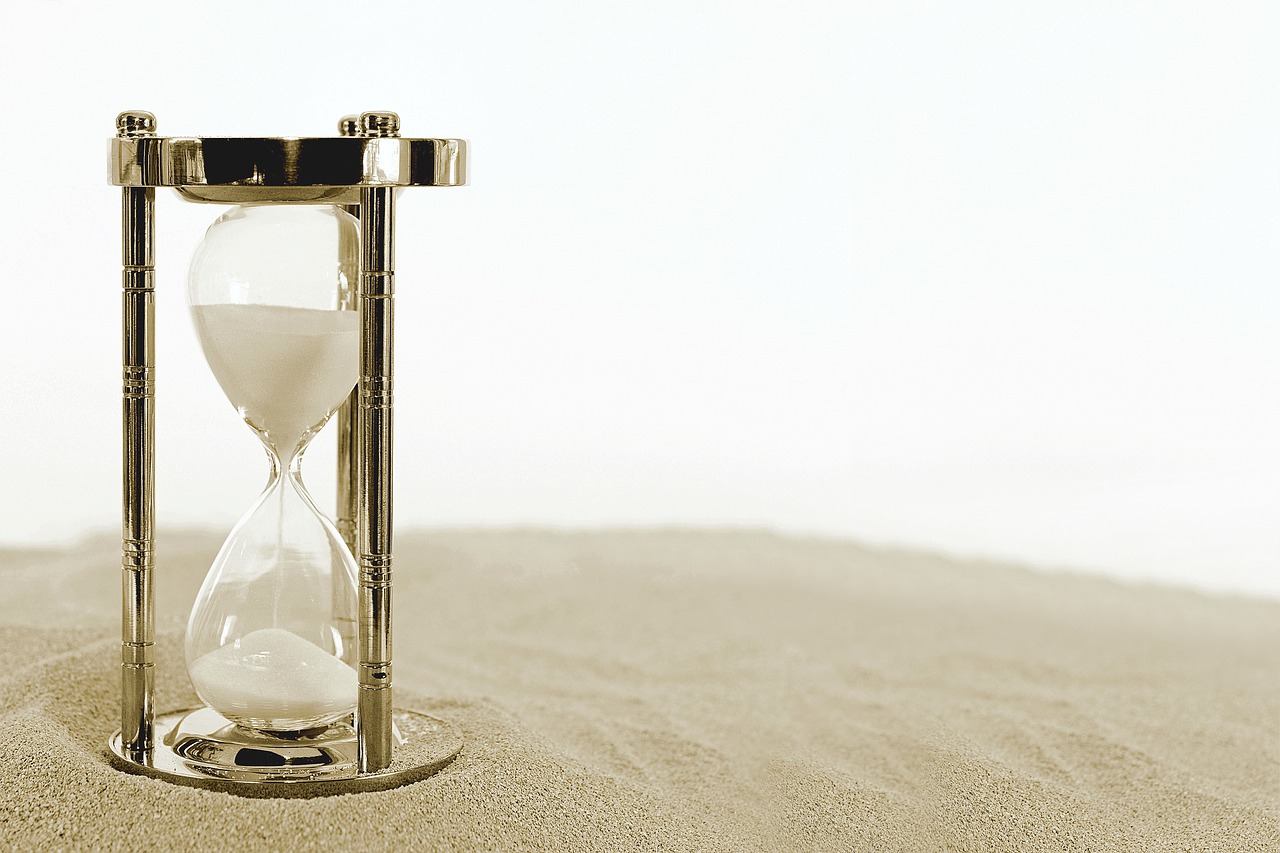 5d595ef8dc65b8903700ca95 last minute news hourglass